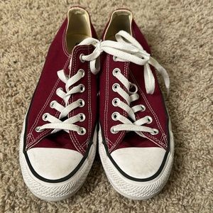 Maroon low top converse